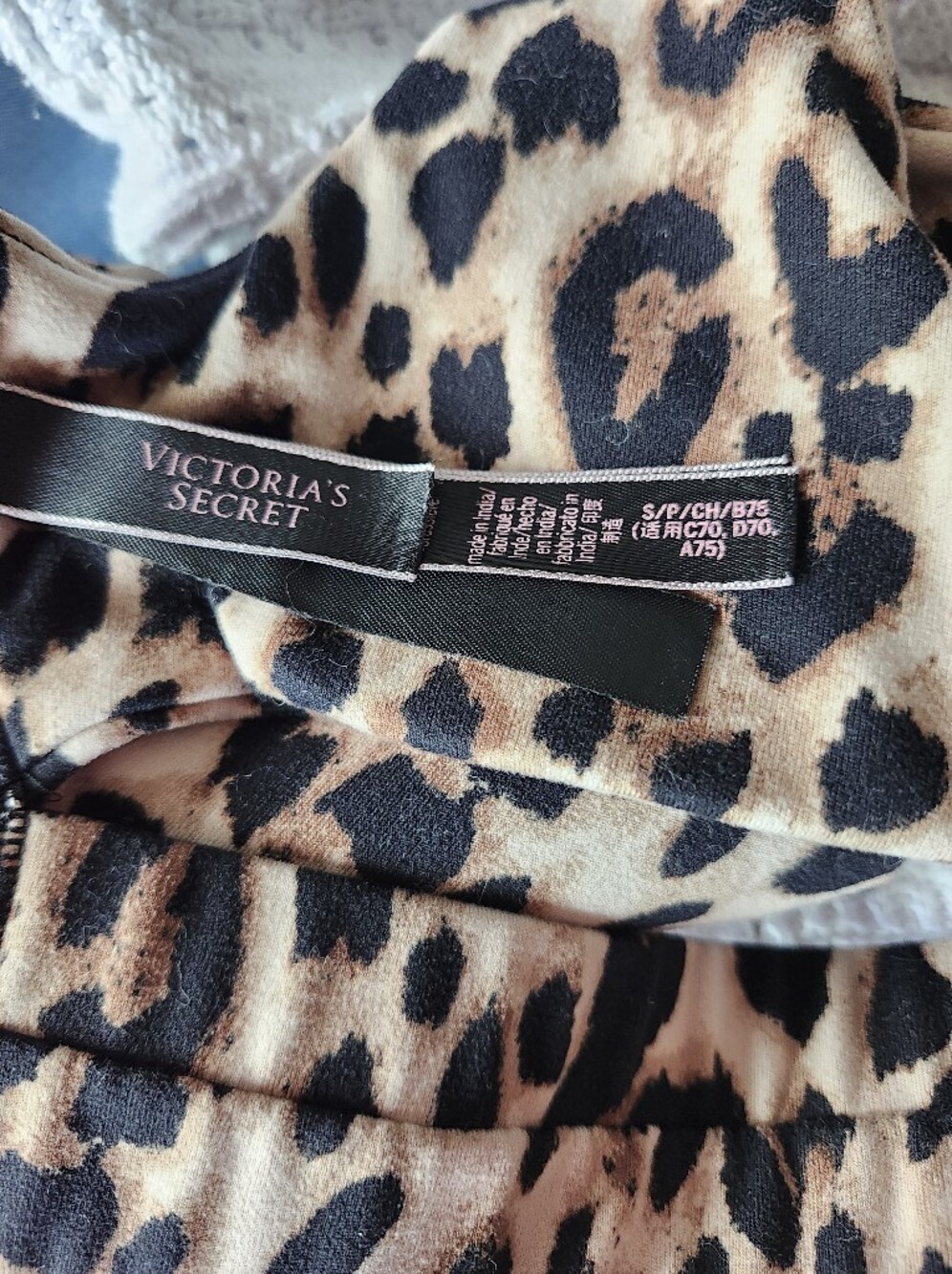 Victoria's Secret Leopard Print Sports Bra - Picture 8 of 8